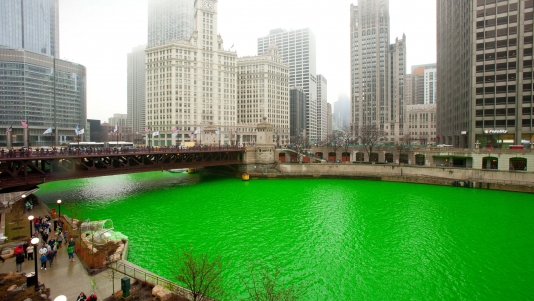 chicago river on st patricks day